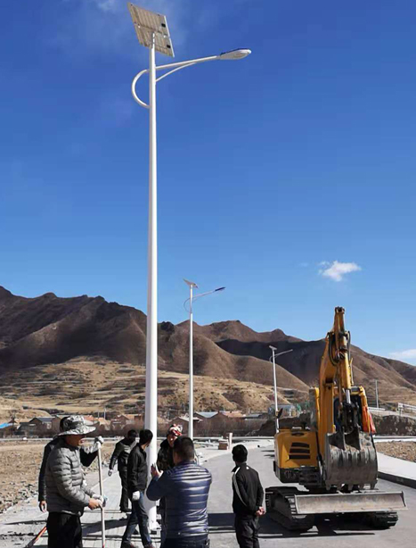 甘南碌曲10米灵台太阳能路灯项目