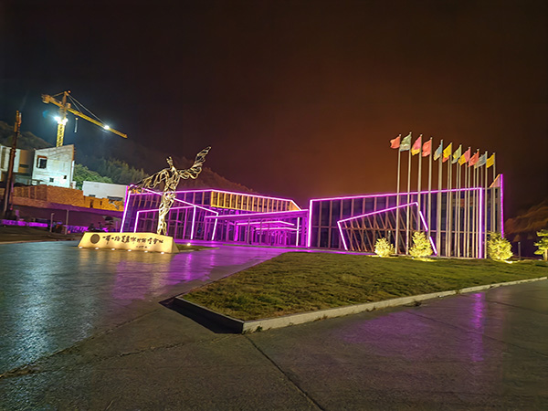 城市亮化是现代城市建设的重要组成部分,它不仅可以美化城市的夜景,还能提升城市的整体形象。随着科技的不断进步,城市亮化也得到了更多的关注和创新。本文将介绍一些关于城市亮化的创意和技术,帮助读者了解城市亮化的重要性以及如何进行灵台城市亮化的规划和实施。 城市亮化是现代城市建设的重要组成部分,它不仅可以美化城市的夜景,还能提升城市的整体形象。随着科技的不断进步,城市亮化也得到了更多的关注和创新。本文将介绍一些关于城市亮化的创意和技术,帮助读者了解灵台城市亮化的重要性以及如何进行灵台城市亮化的规划和实施。